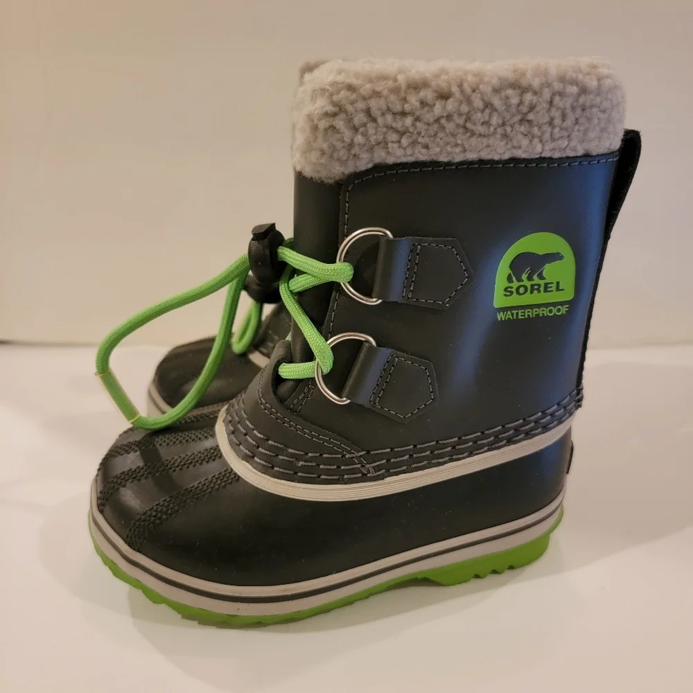 SOREL NC1880-259 KIDS WATERPROOF LINED Boots size 9 youth kids infant